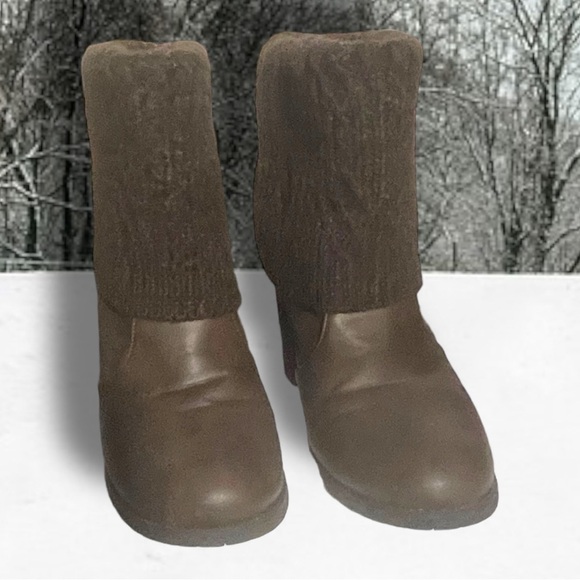 MUK LUKS Women's Chris Sweater Cuff Ankle Brown Booties with Heels Size 10 - Picture 2 of 9